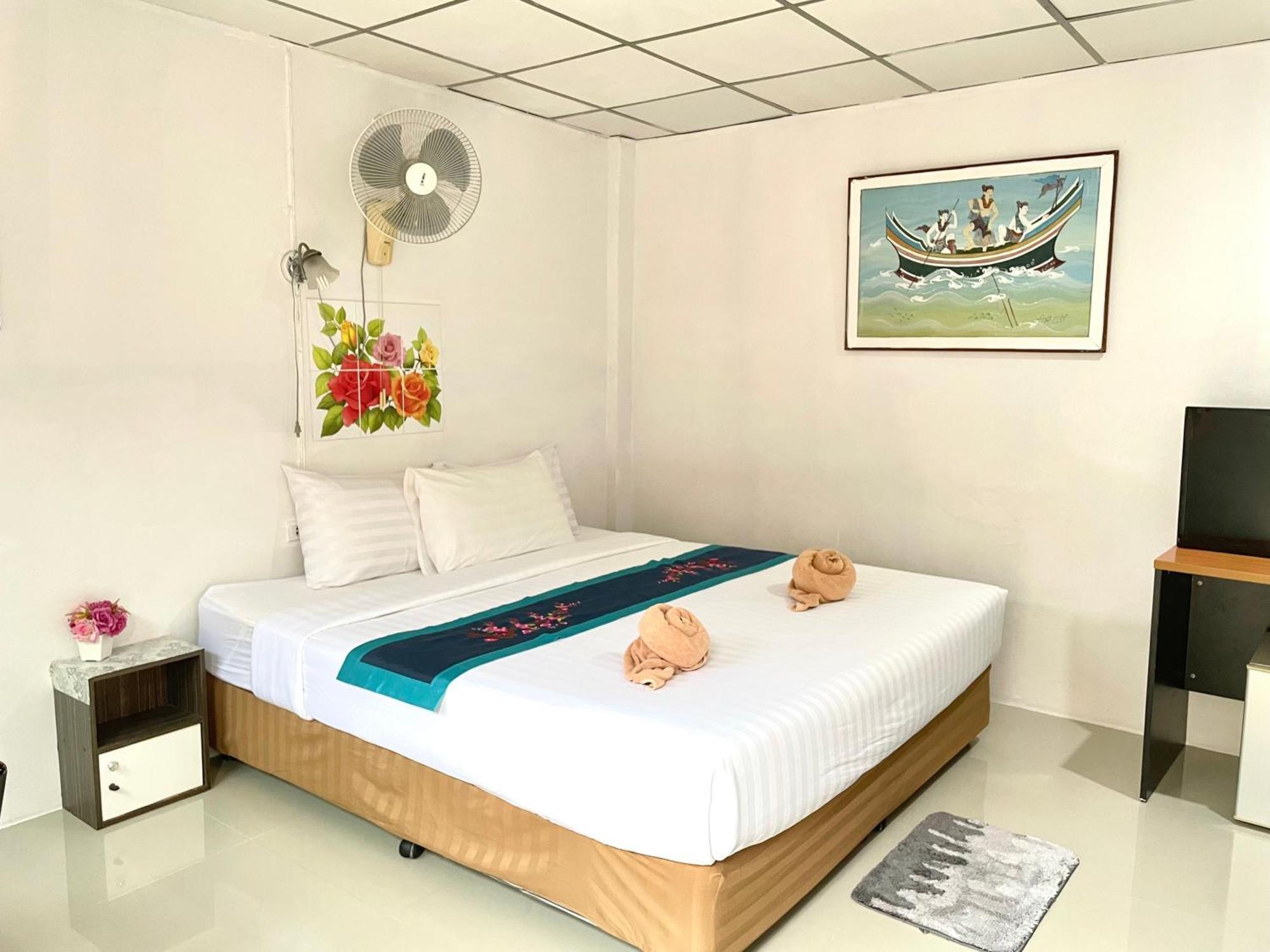 Jj Karon Beach Hotel Exterior photo
